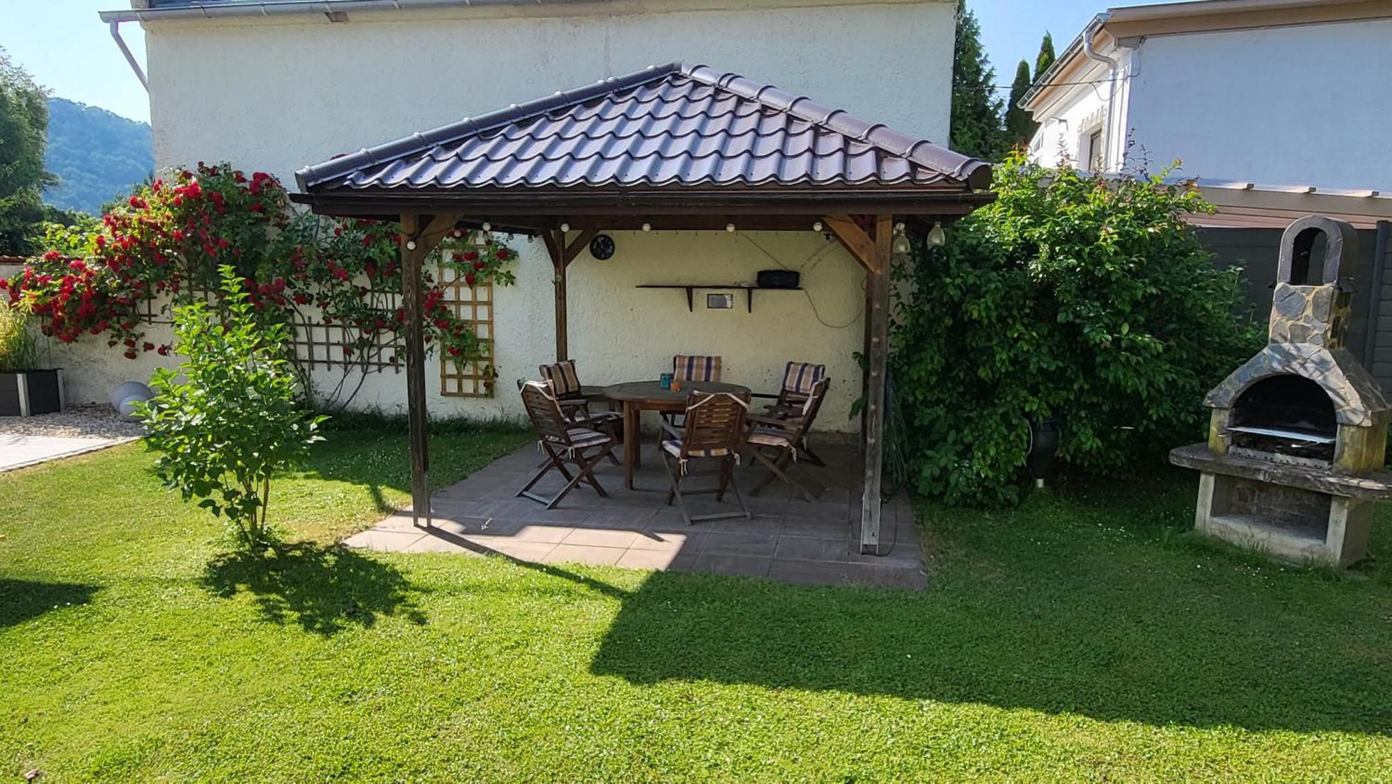 Apartments Am Saalebogen Mit Gartenterrasse, Grillkamin, Freie Parkplaetze Rudolstadt Exteriör bild